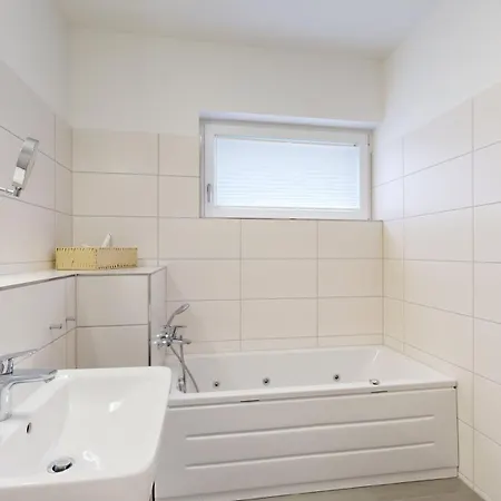 Apartment DünenResort in Binz, strandnahe und moderne FeWo mit Balkon und mit Meerblick, Binz