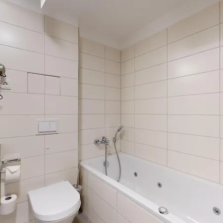 Duenenresort In Binz, Strandnahe Und Moderne Fewo Mit Balkon Und Mit Meerblick, Appartement